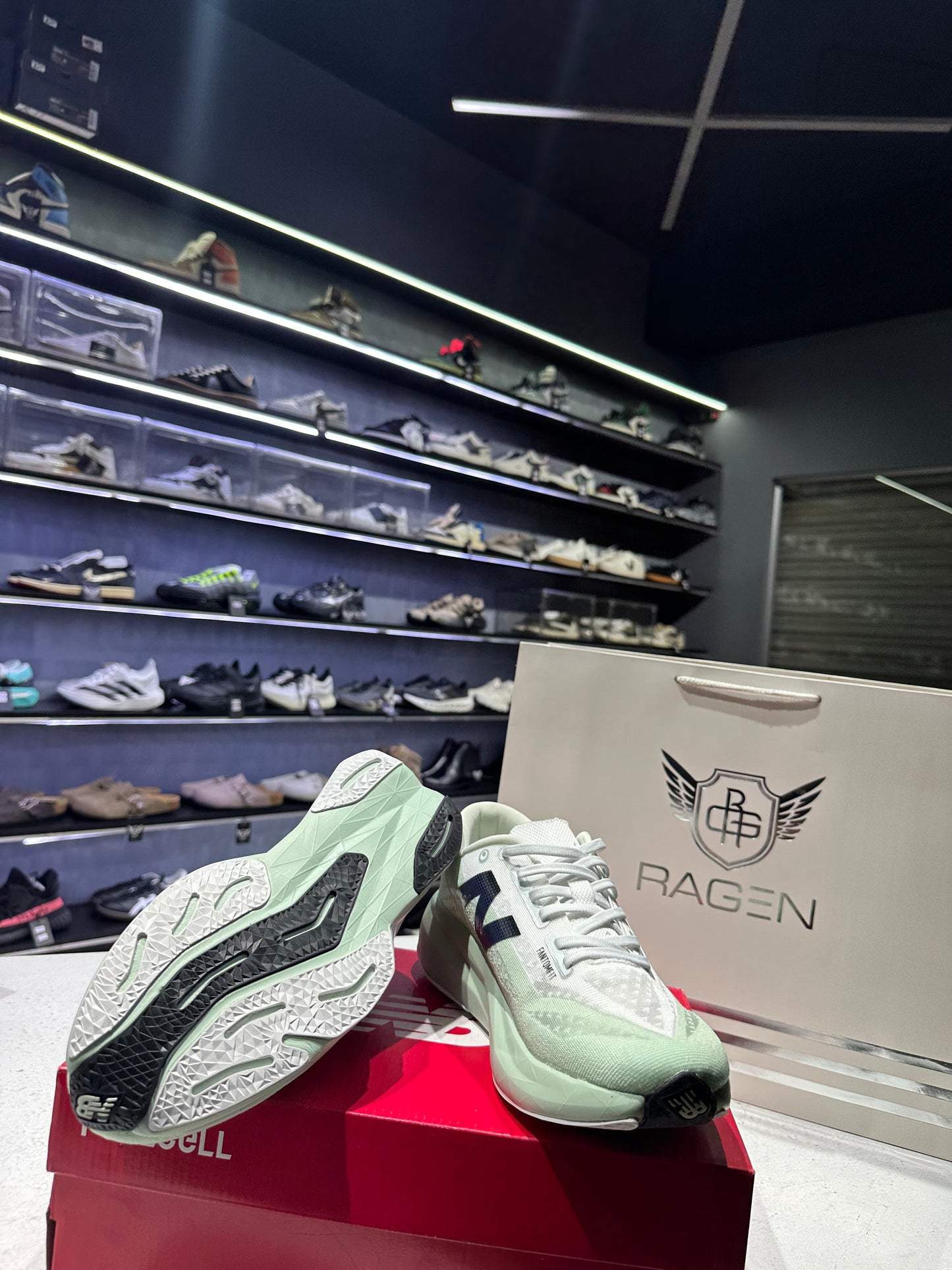 New Balance Rebel V4