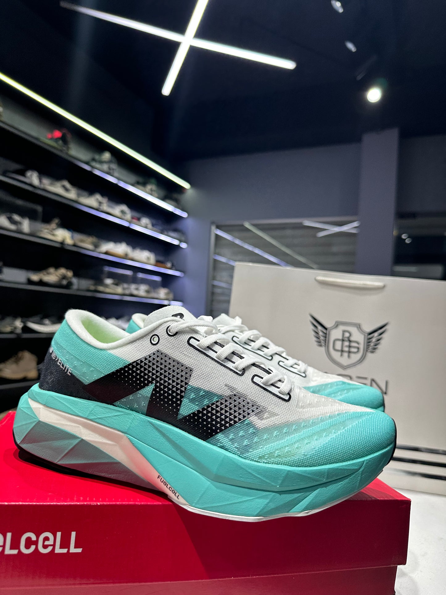 New Balance Fuelcell Elite V4