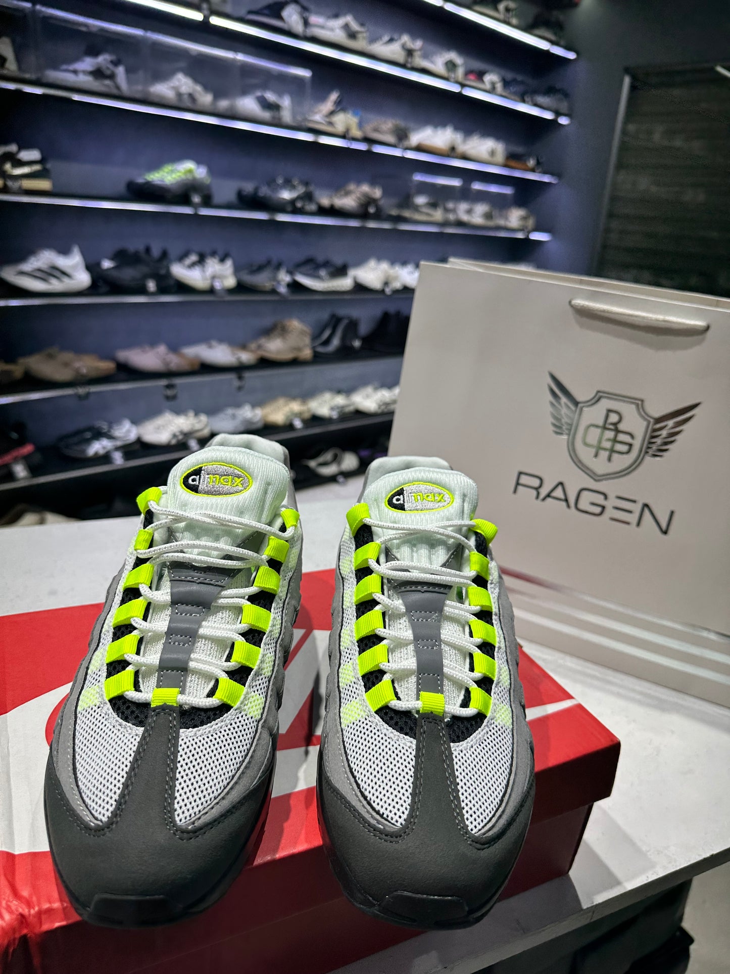 Air Max 95 OG
Neon Yellow