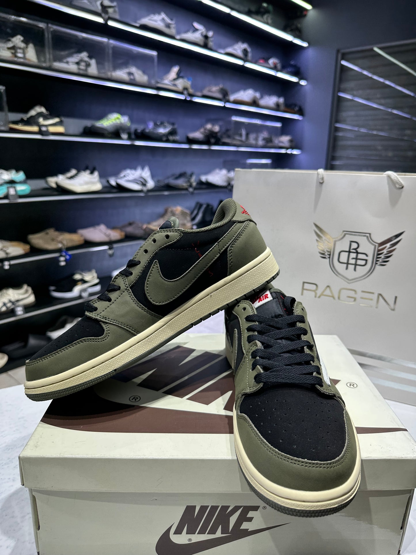 Travis Scott Black Olive (Oem) grade