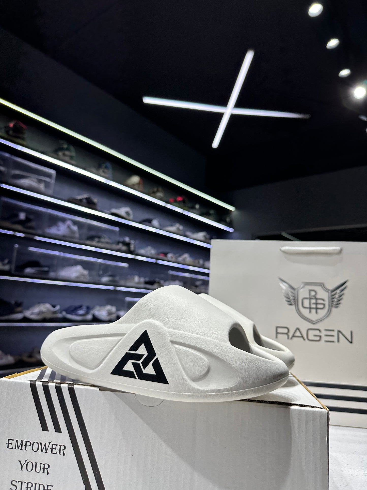 Ragen-slides-Dynamic White