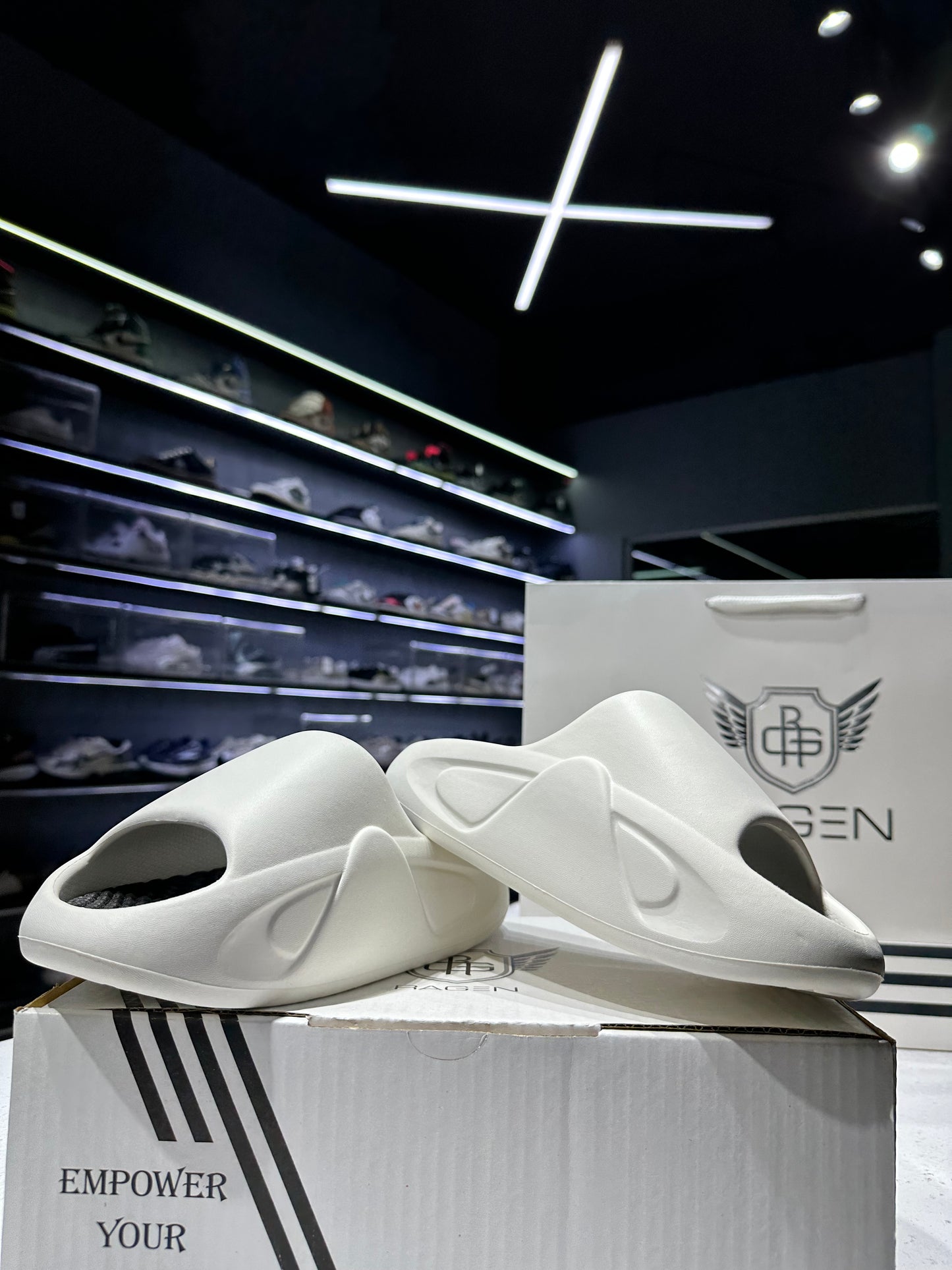 Ragen-slides-Dynamic White