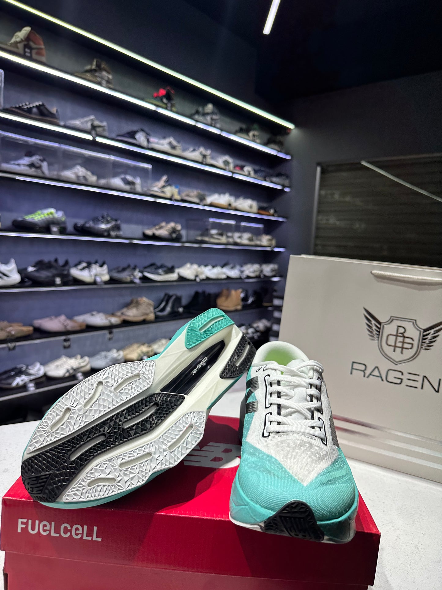 New Balance Fuelcell Elite V4