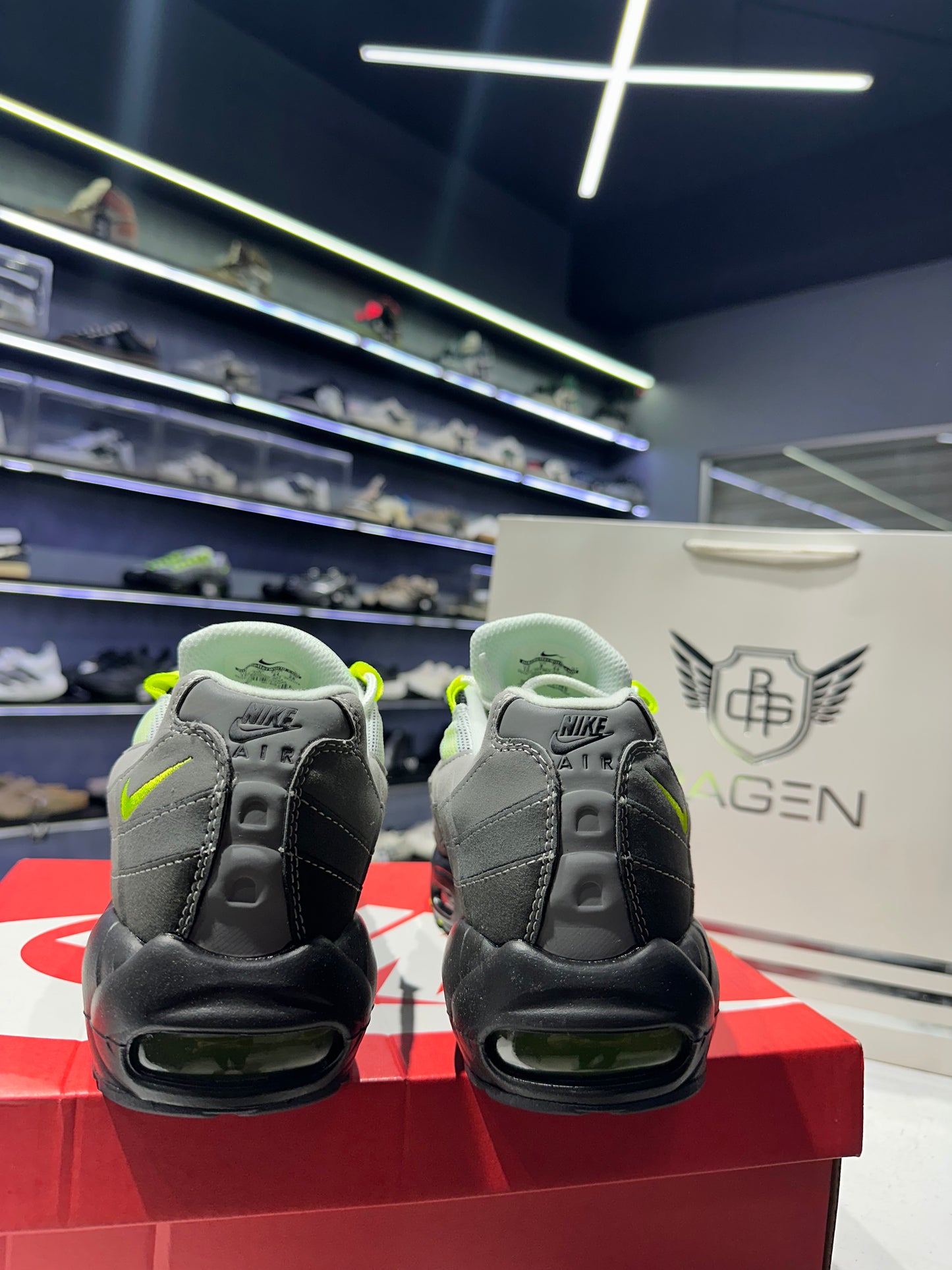 Air Max 95 OG
Neon Yellow