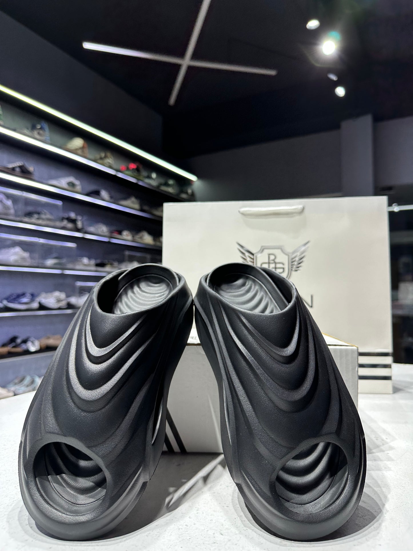 Yassia Matte Black