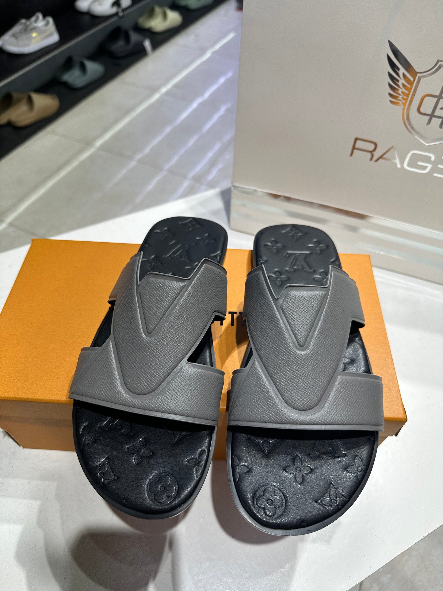 LV Oasis Mule - Grey