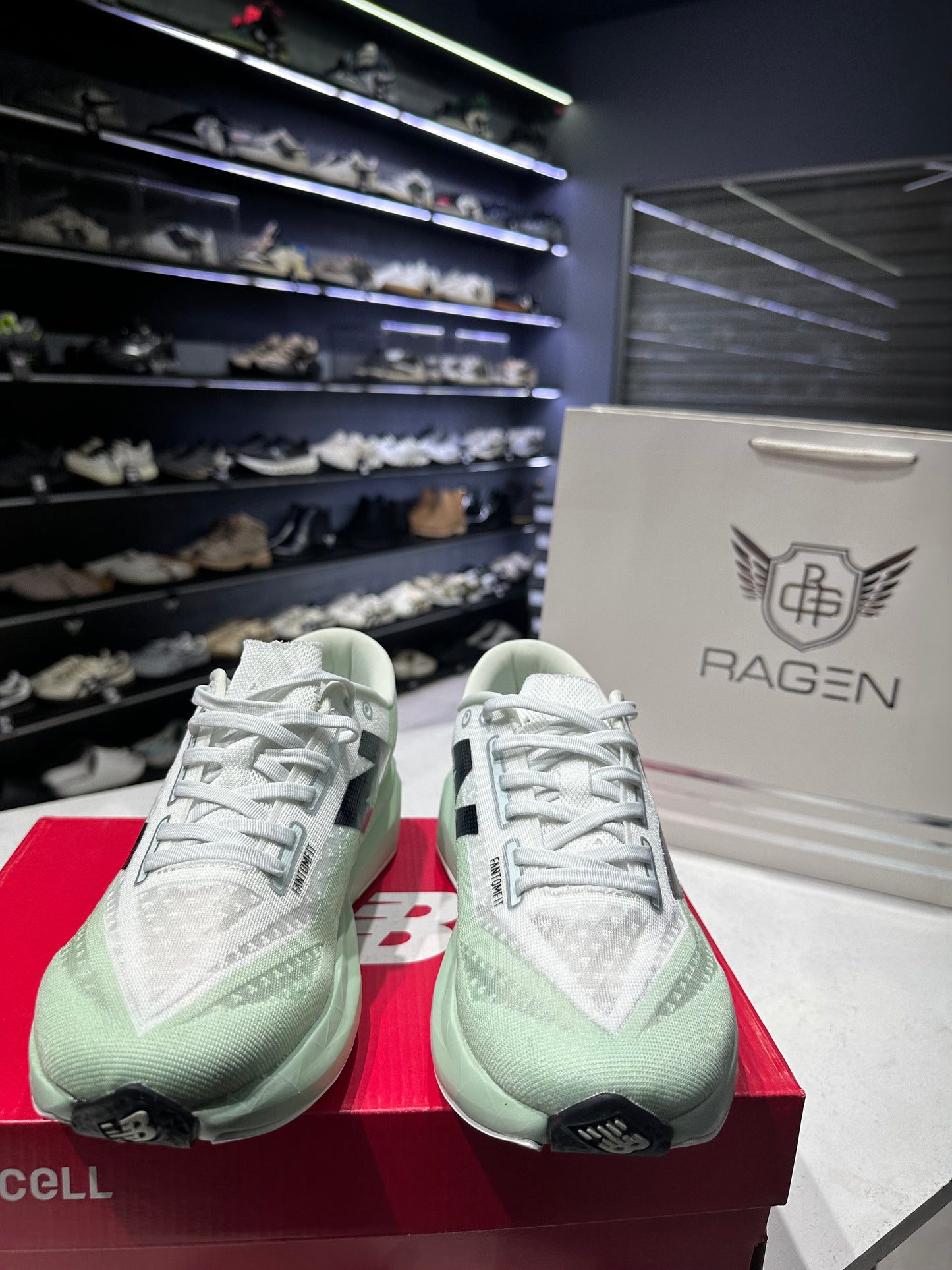 New Balance Rebel V4