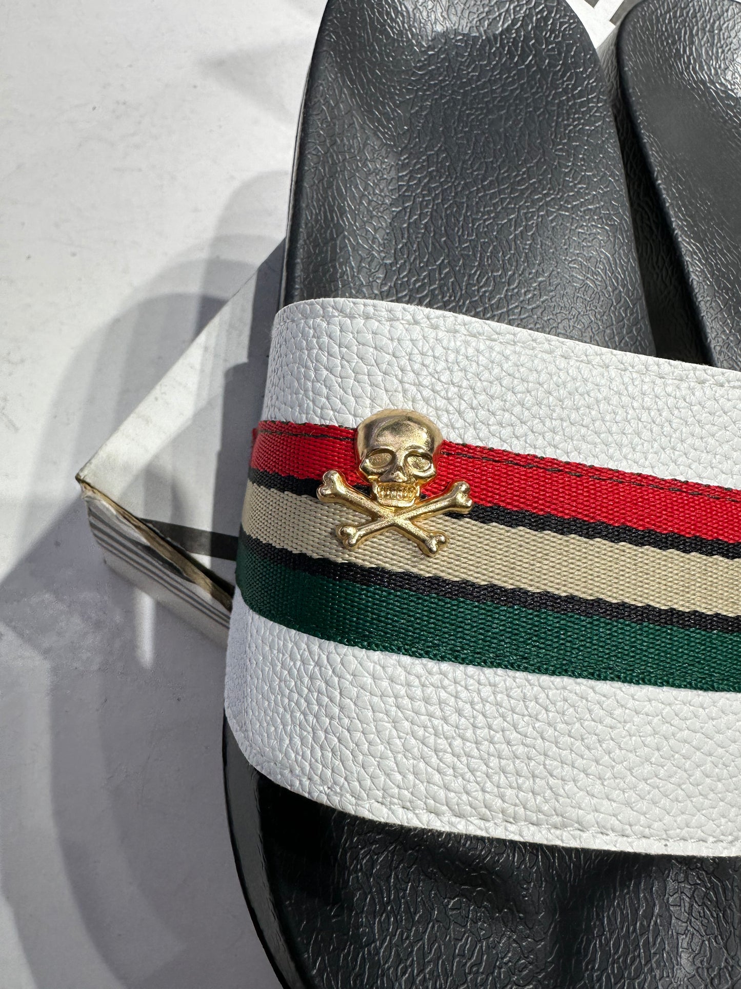 Skull Slides - White