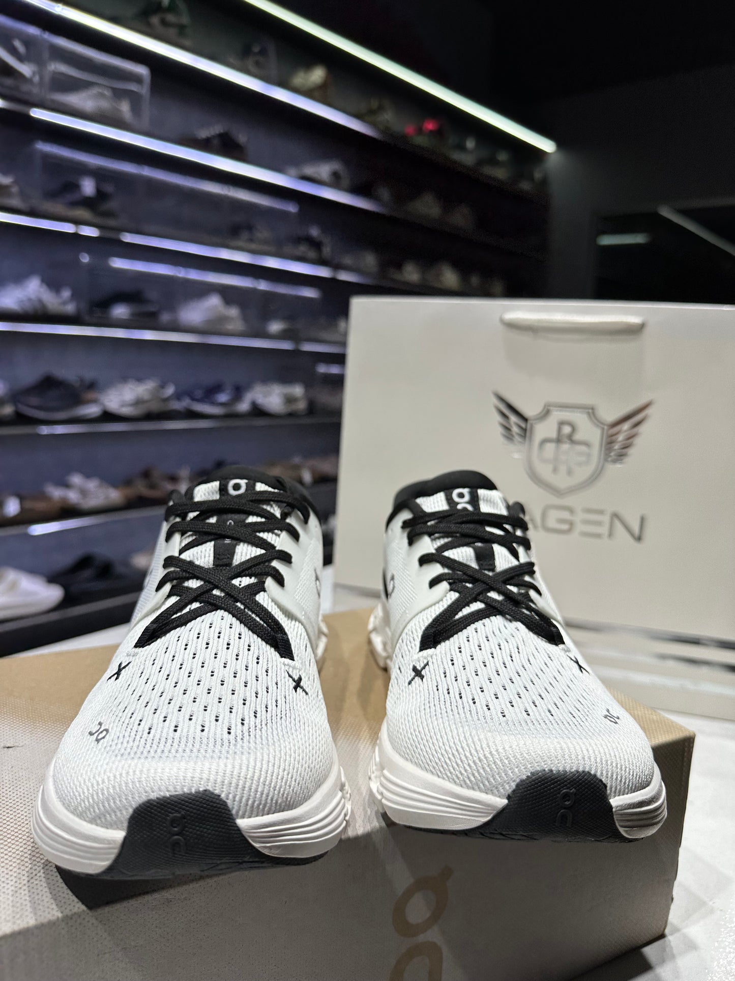 On Cloud runner 2 white