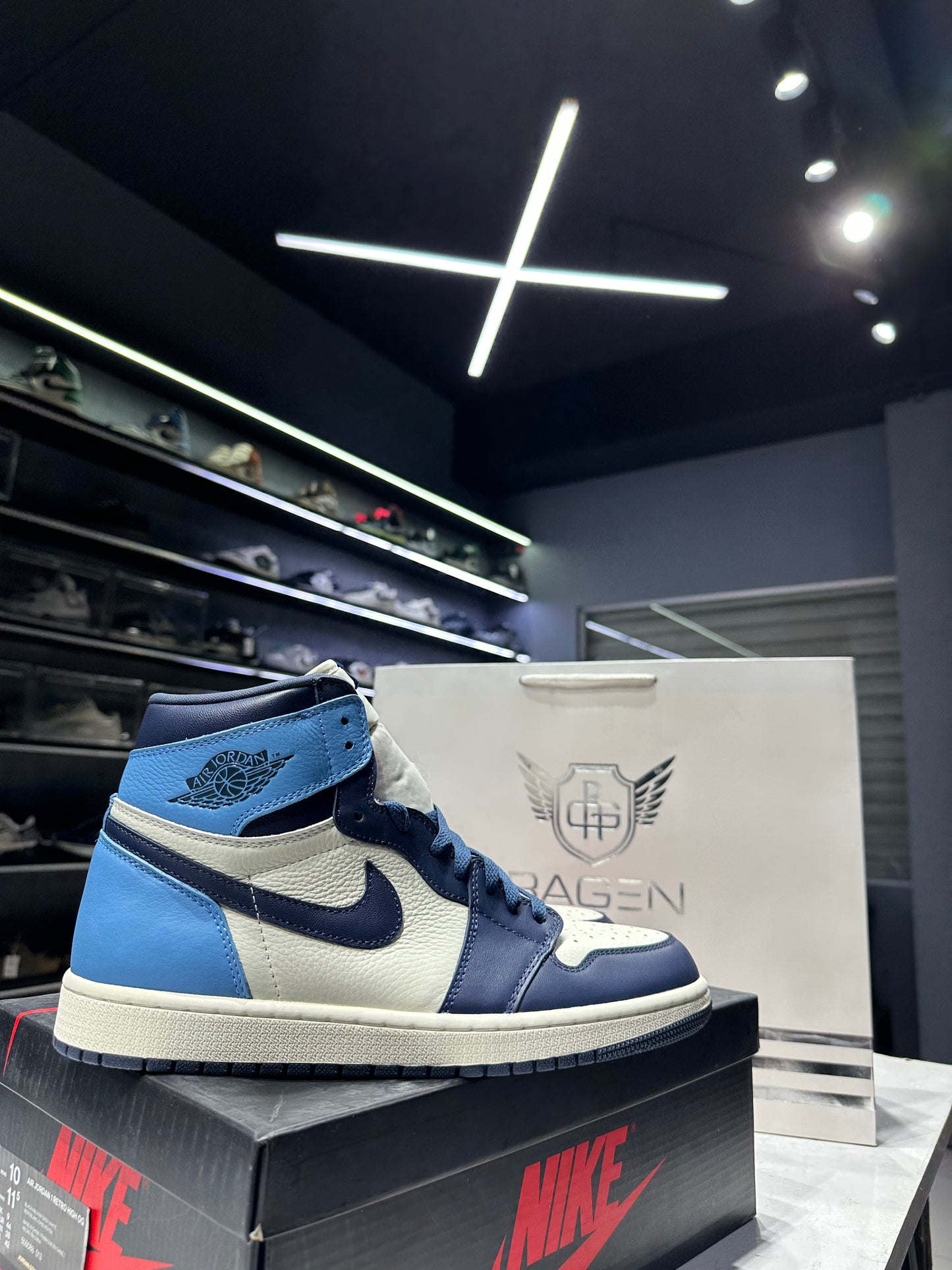 Air Jordan 1 Retro High Obsidian