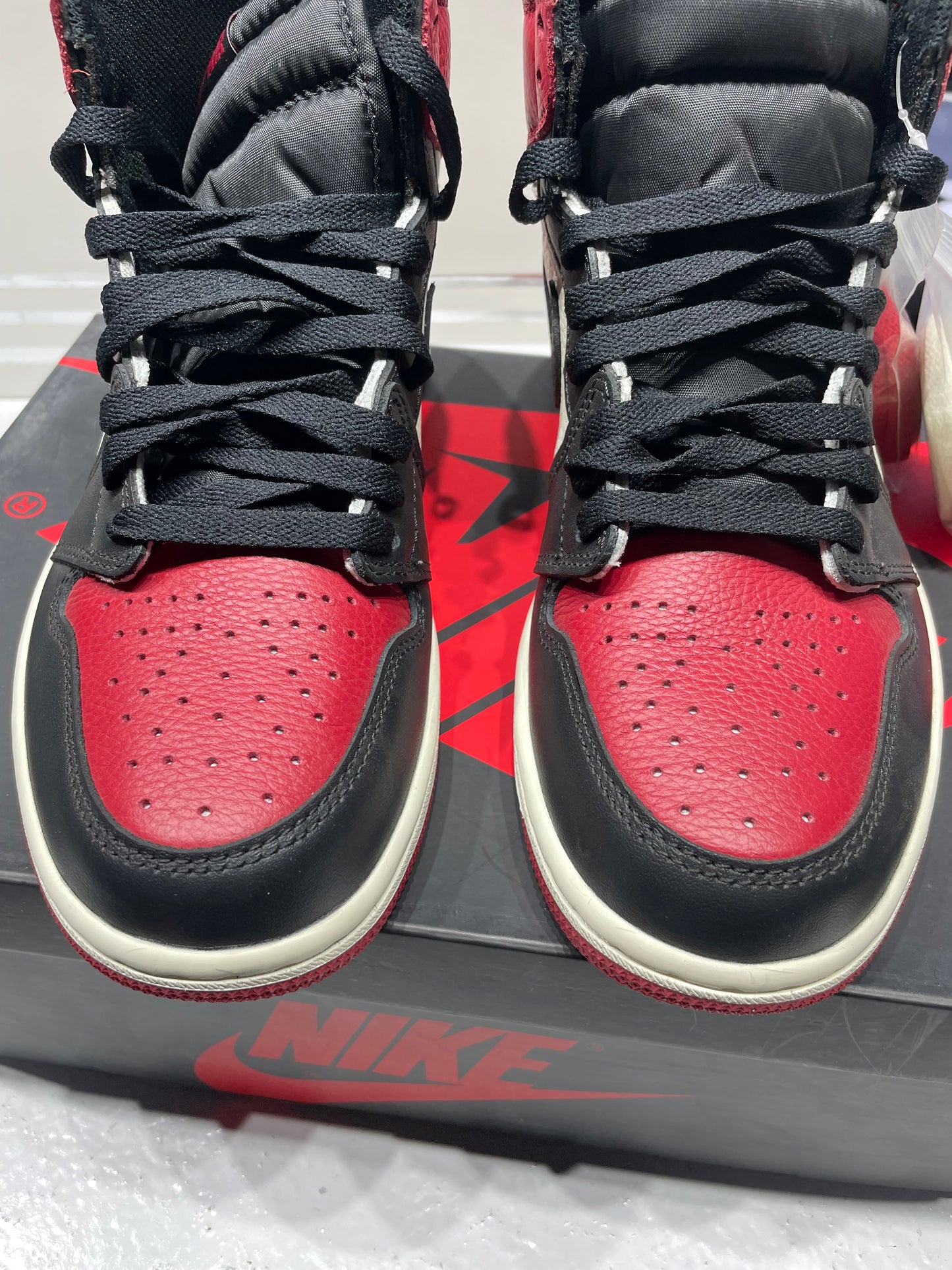 Air Jordan 1 High Bred Toe