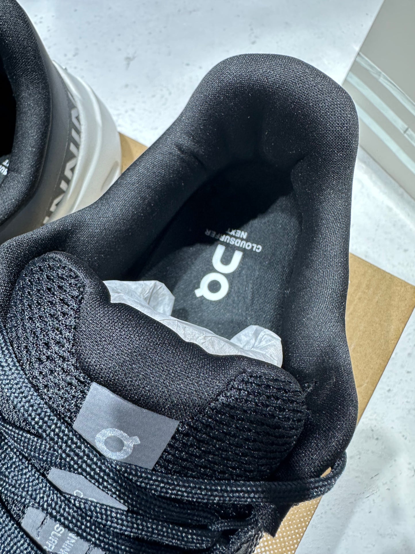 ON CLOUD SURFER NEXT - BLACK WHITE