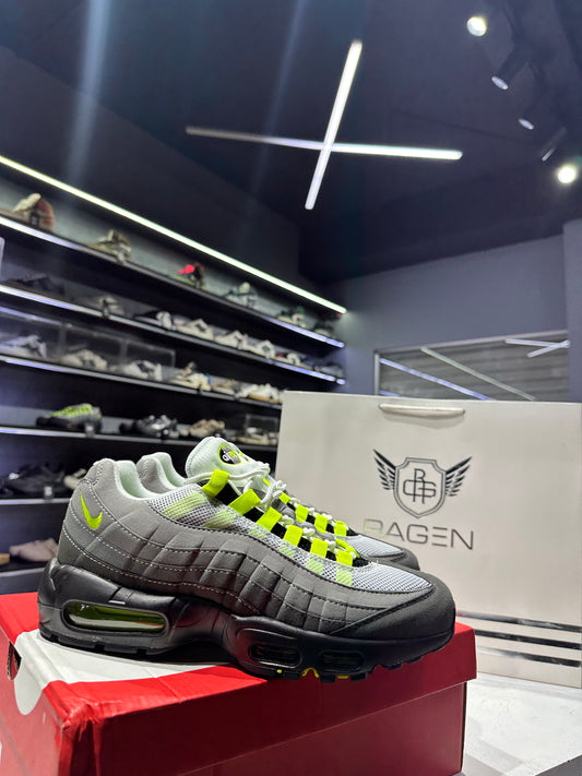 Air Max 95 OG
Neon Yellow