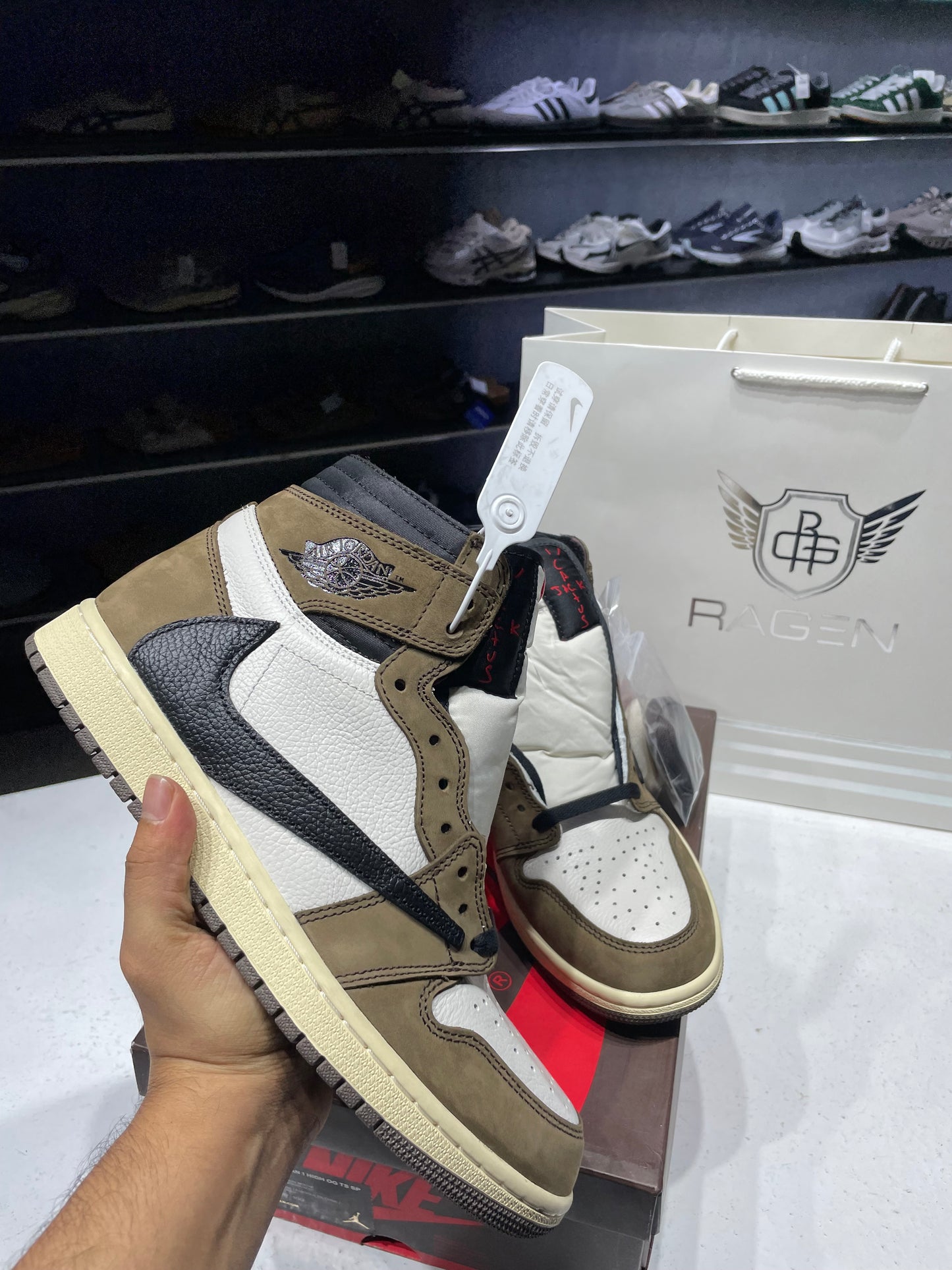 Jordan 1 Retro High Travis Scott mocha
