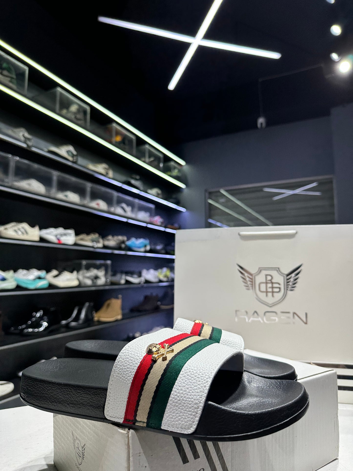 Skull Slides - White