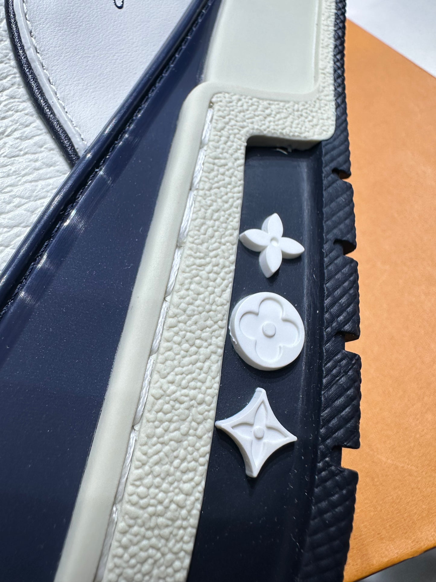 Louis Vuitton Trainer #54 Signature White Marine
