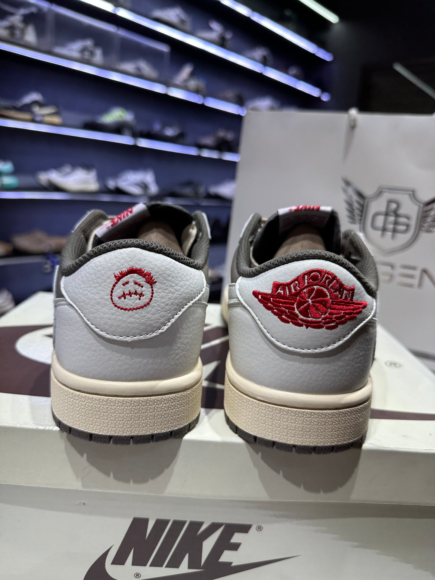 Travis Scott Mocha (Oem grade)