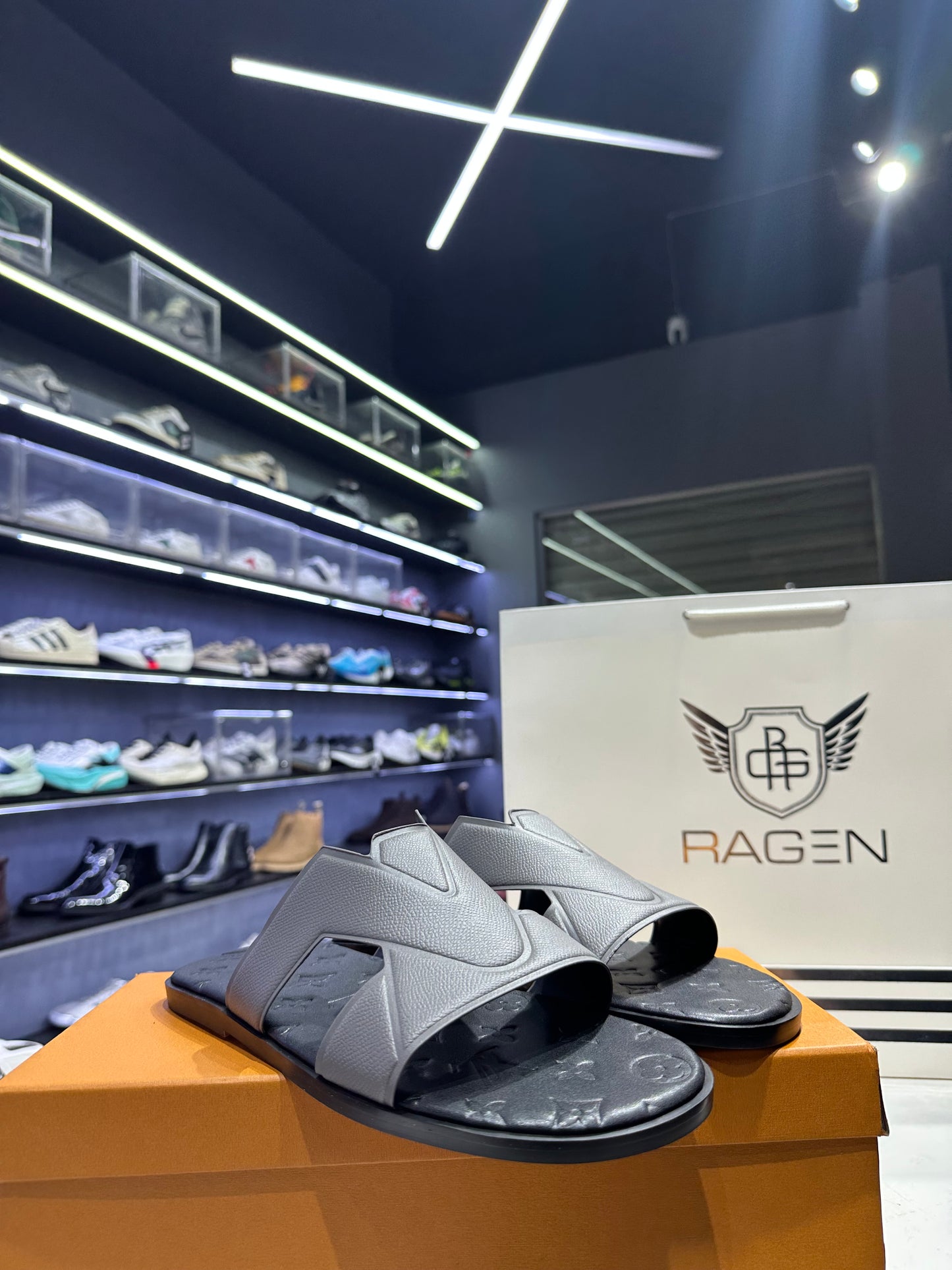 LV Oasis Mule - Grey