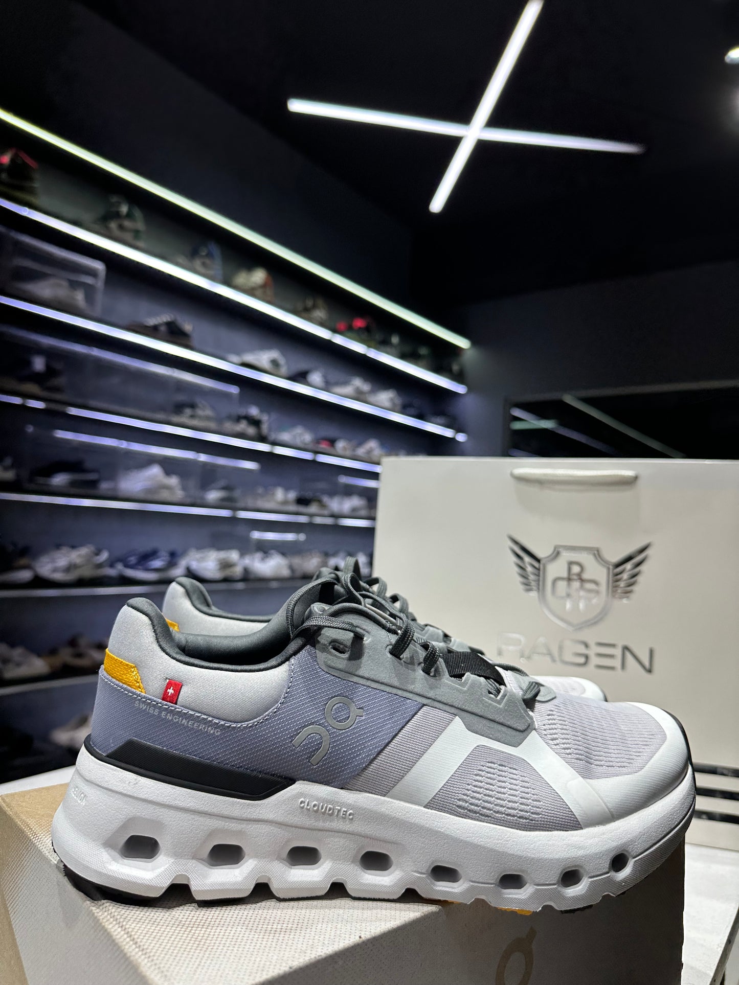 On Cloudrunner 2 Grey