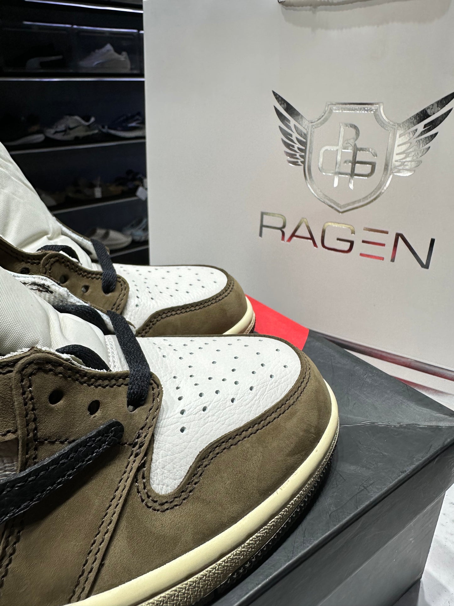 Jordan 1 Retro High Travis Scott mocha