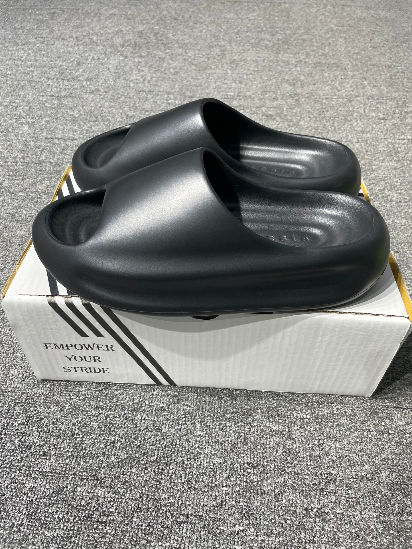 Yassia Cloud Black