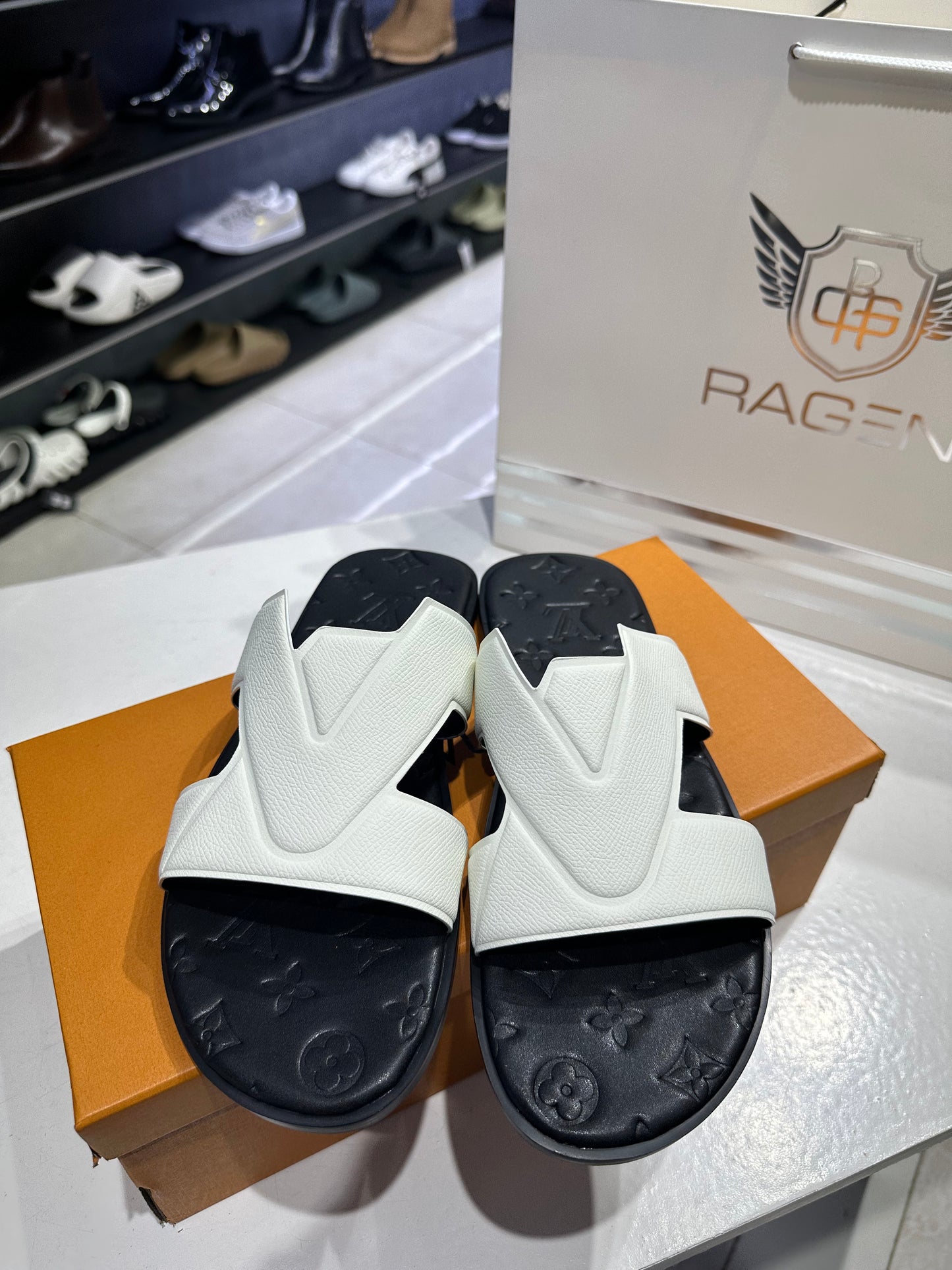 LV Oasis Mule - White