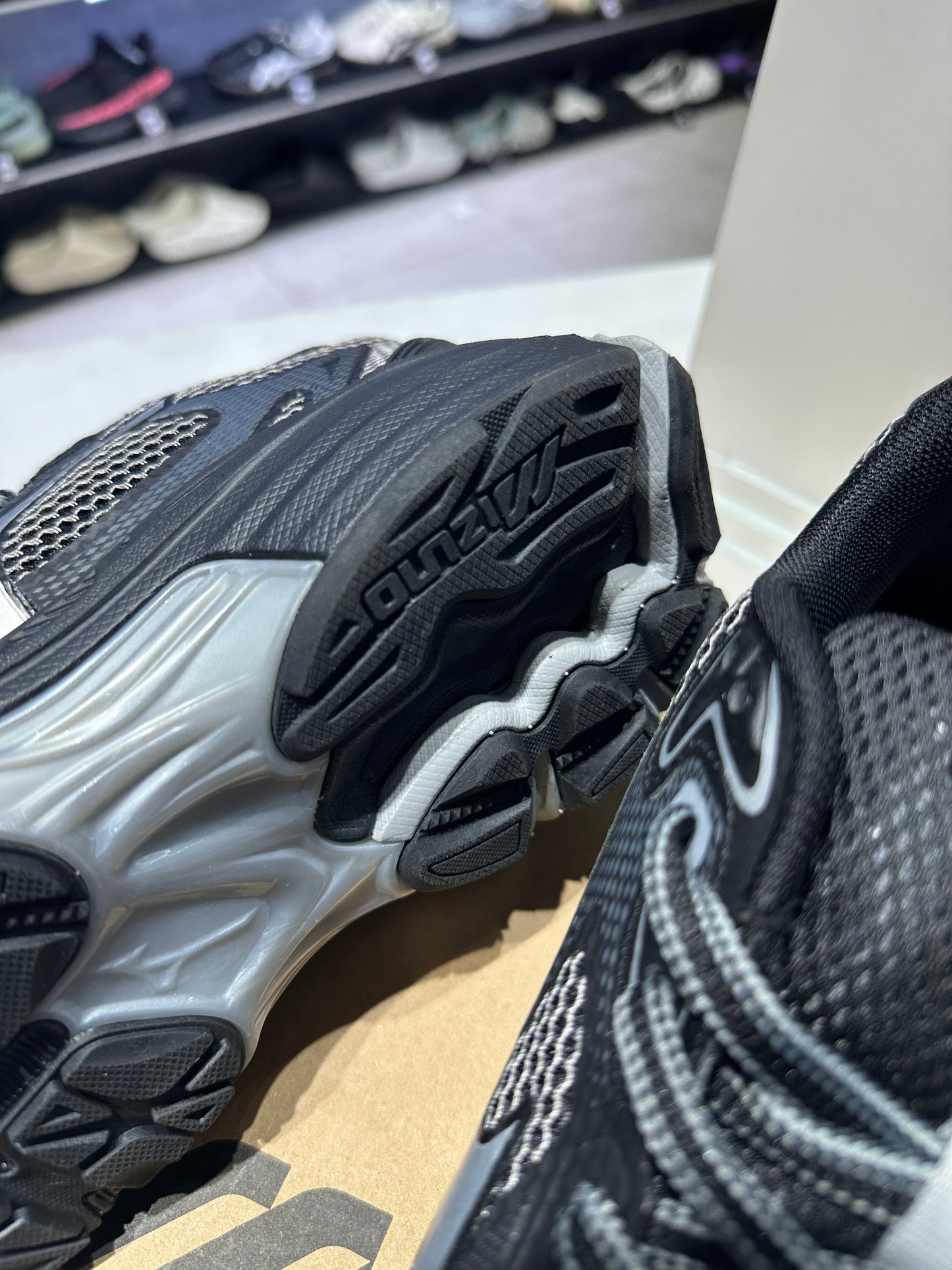 Mizuno Halo Mix ‘Black Silver’