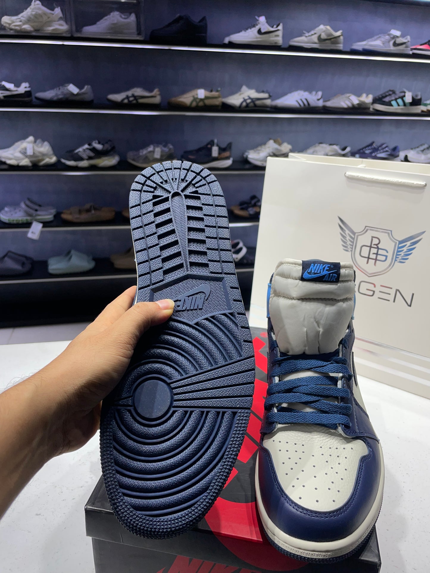 Air Jordan 1 Retro High Obsidian