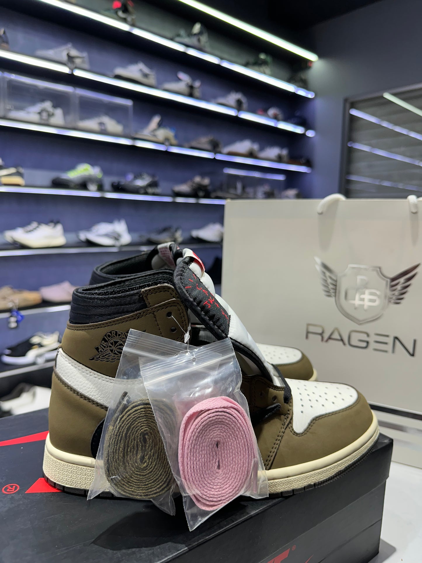 Aj 1 High Travis Scott Reverse Mocha (Oem Grade)