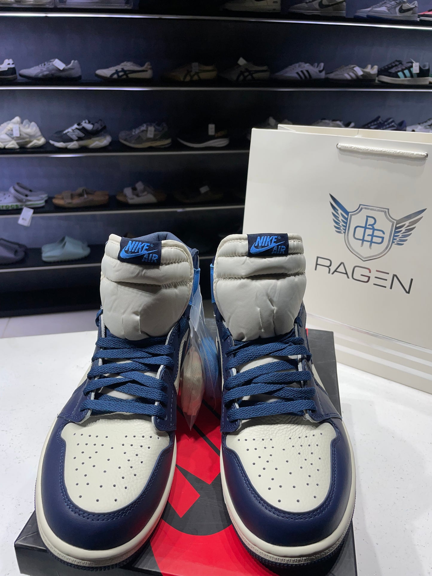 Air Jordan 1 Retro High Obsidian