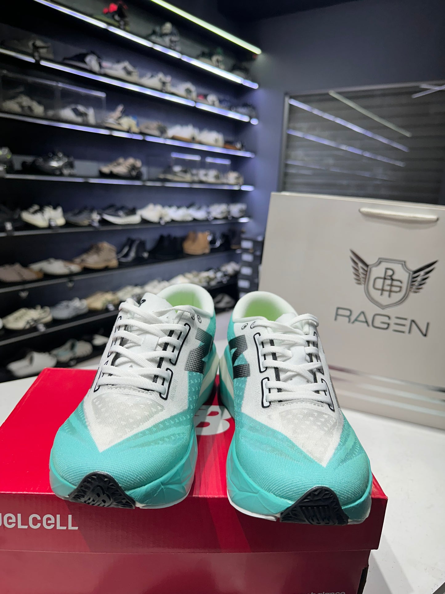 New Balance Fuelcell Elite V4