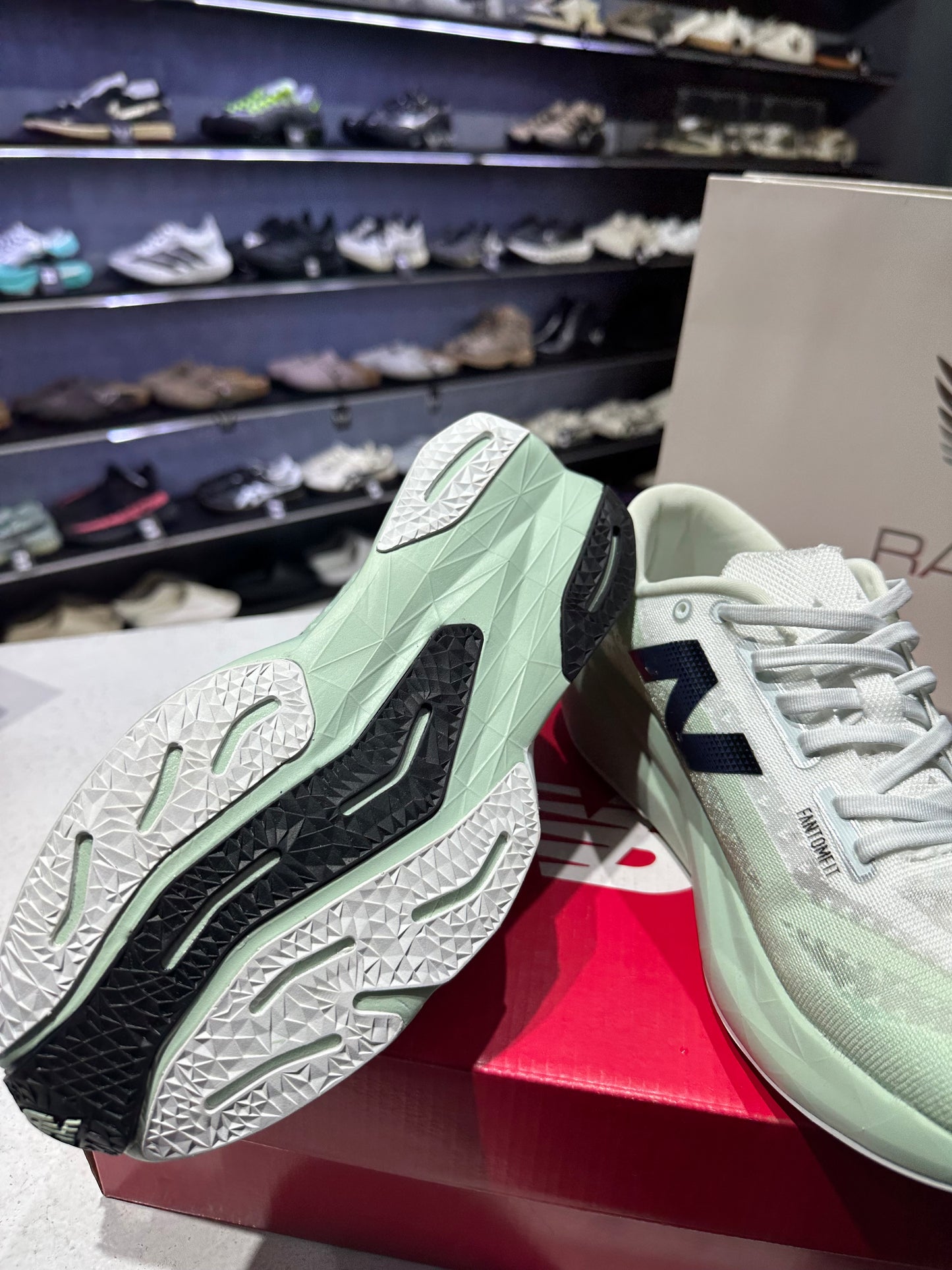 New Balance Rebel V4