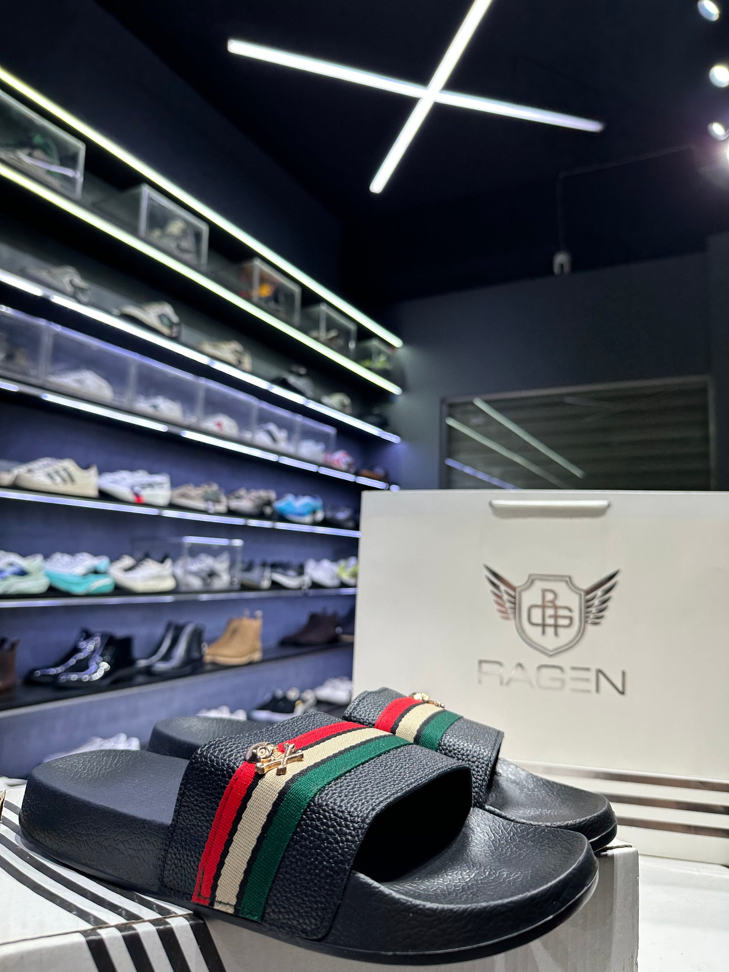 Skull slides - Black