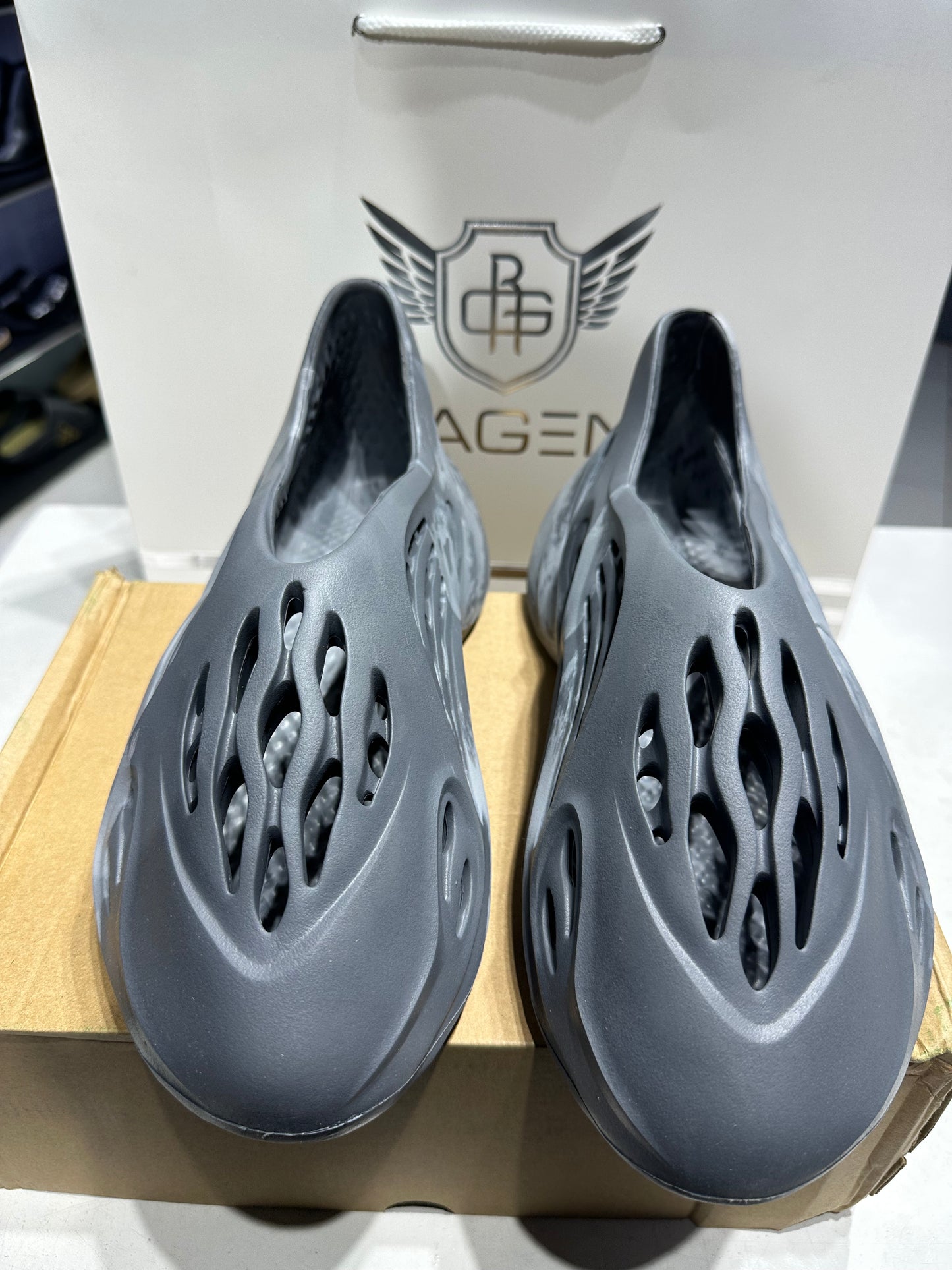 Yeezy Foam RNNR MX Granite