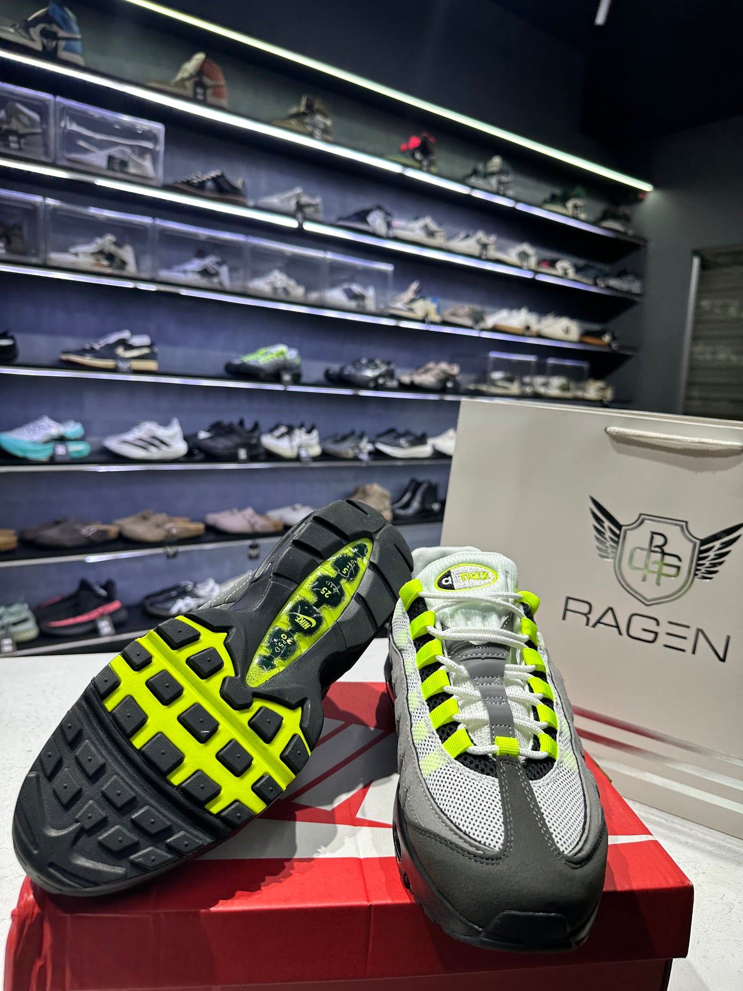 Air Max 95 OG
Neon Yellow