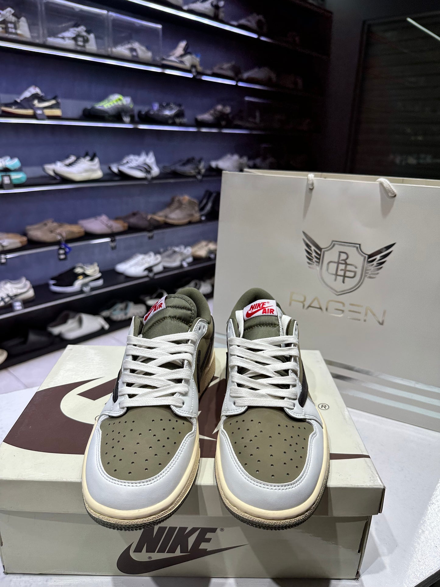 Travis Scott Medium Olive (Oem grade)