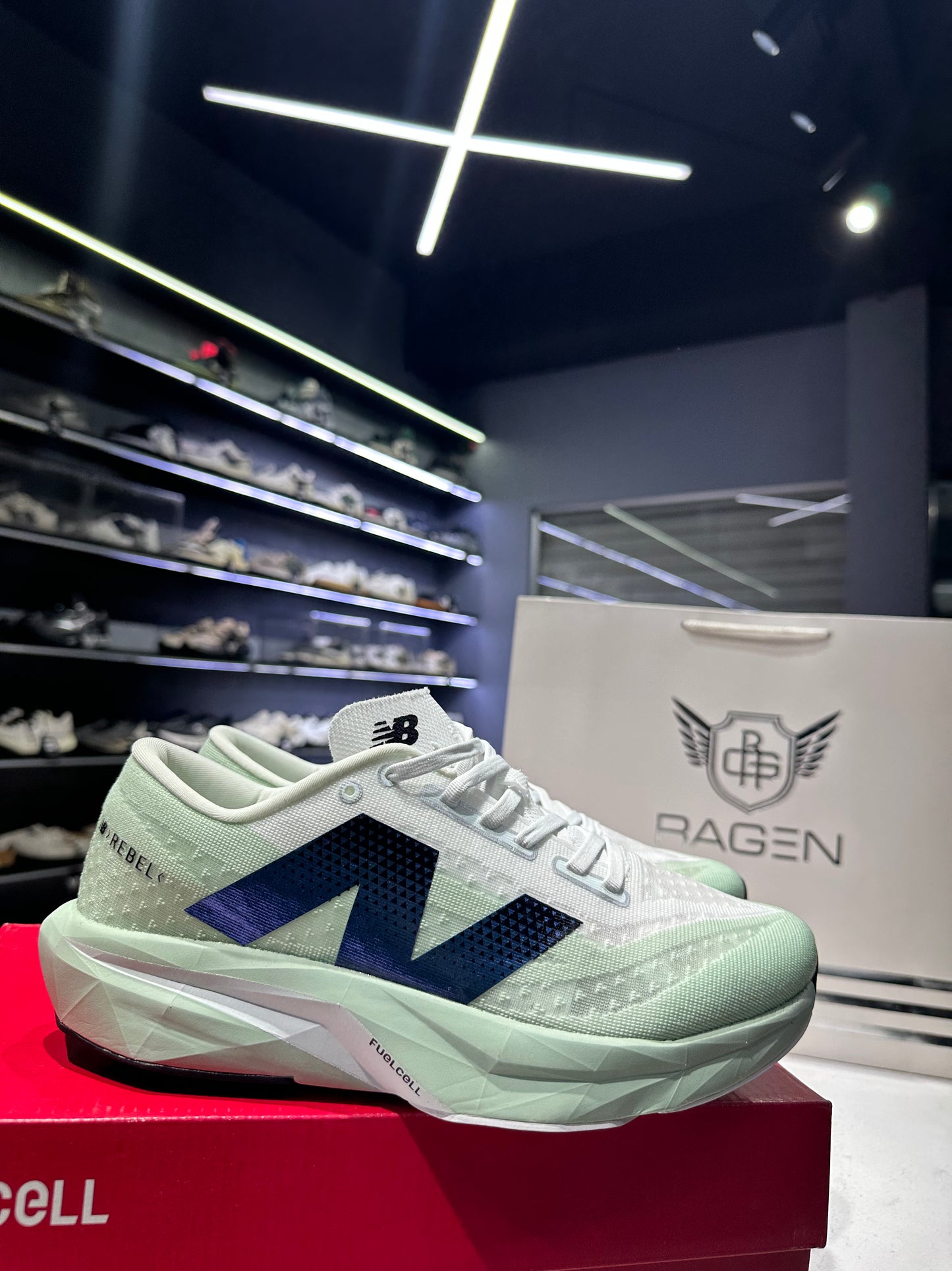 New Balance Rebel V4