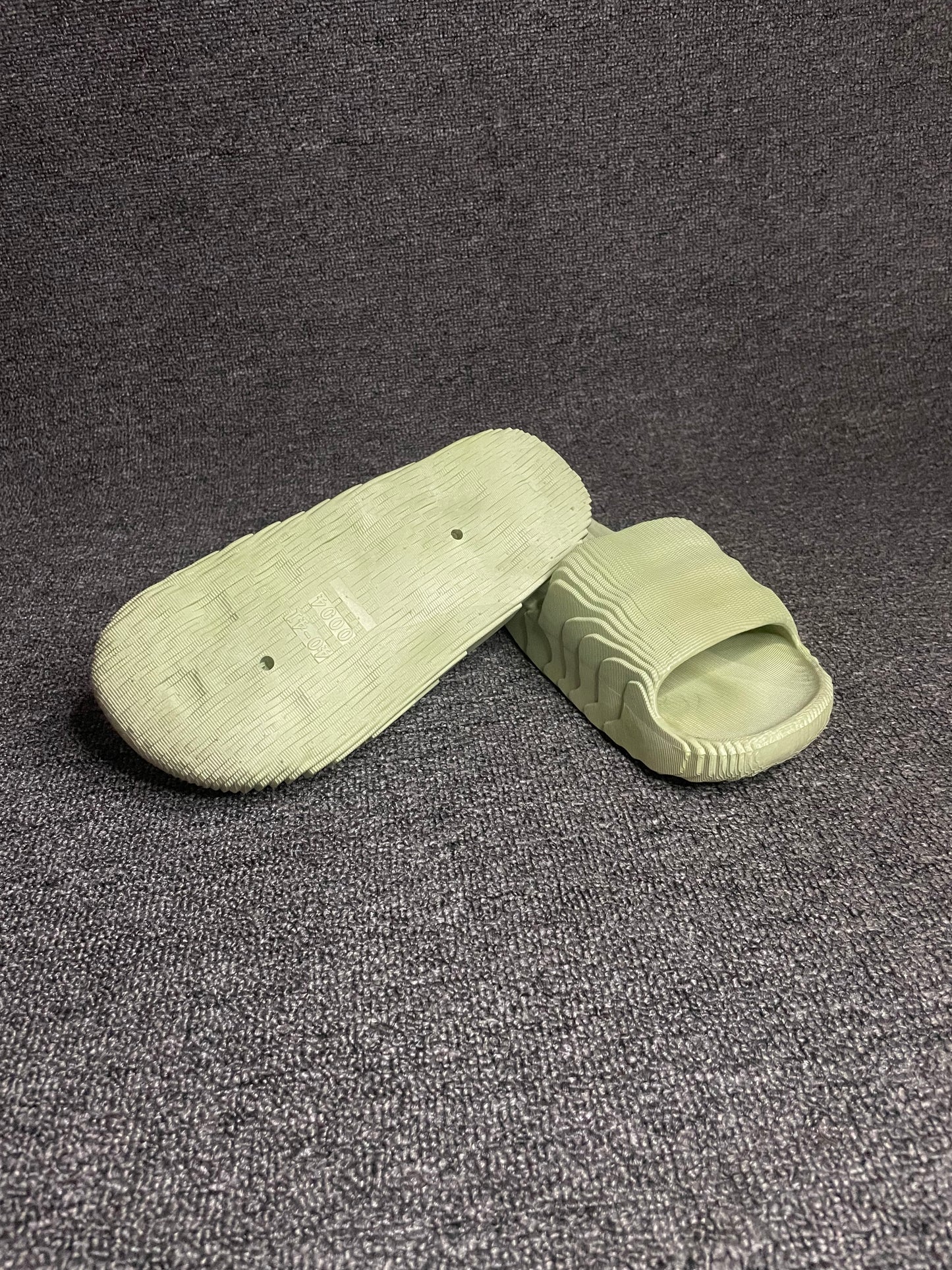 Adilette slides Olive