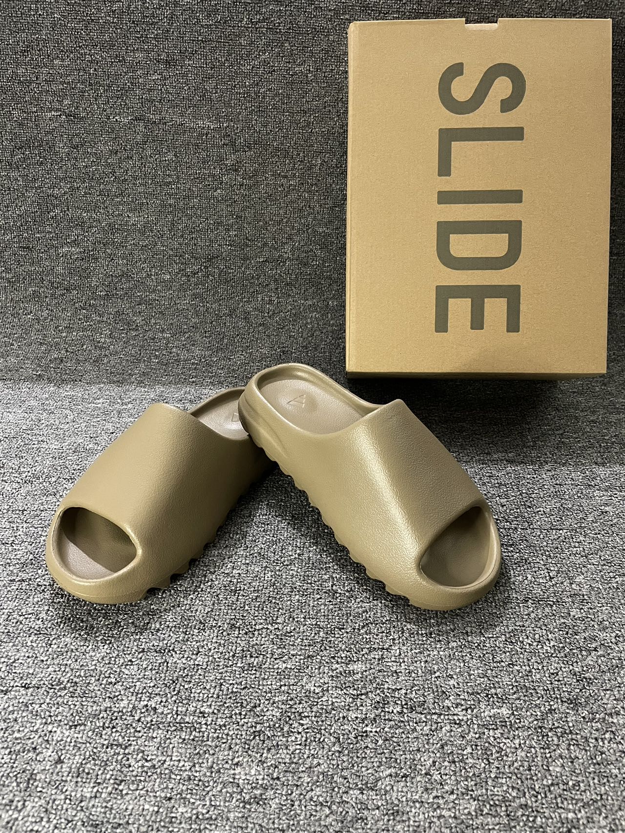 Yeezy slide Earth Brown