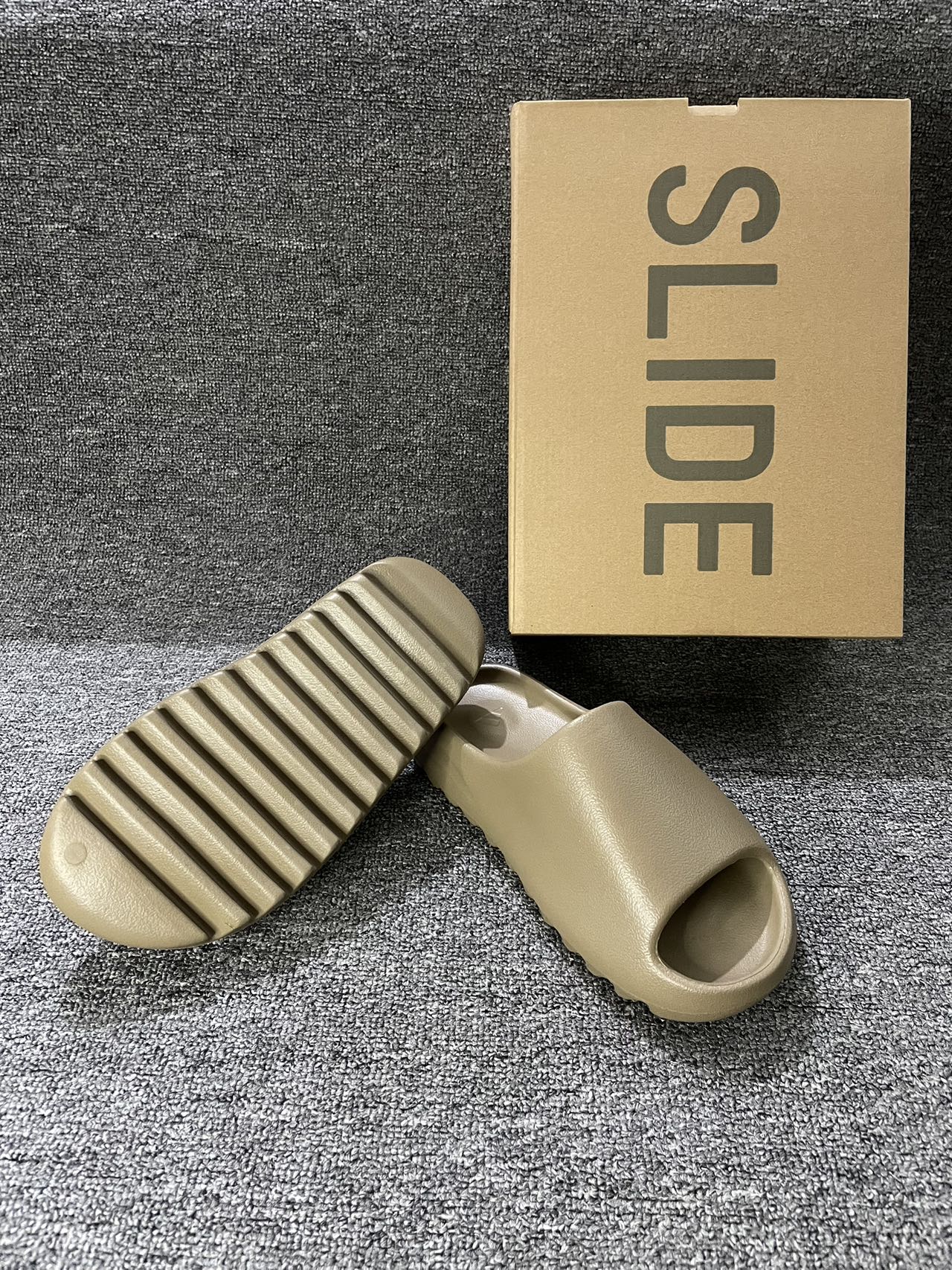 Yeezy slide Earth Brown