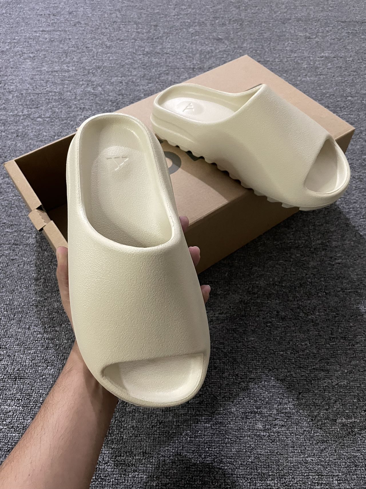 Yeezy Slide Bone